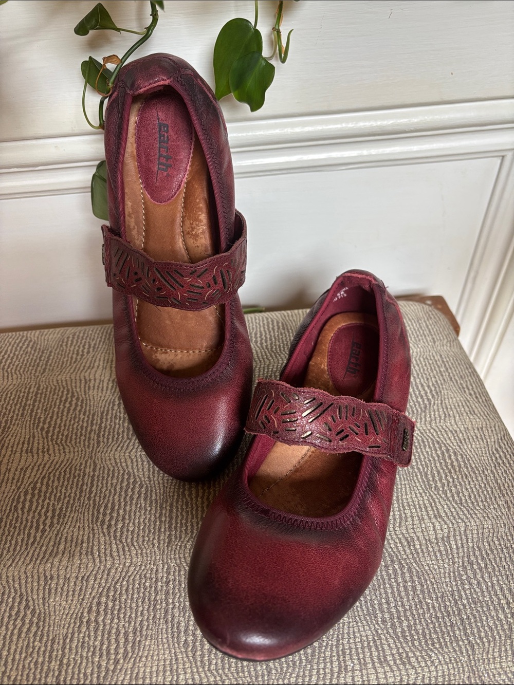 Earth Shoes Bordeaux Pilot Mary Jane Flats with Decorative Cutout Strap  7.5